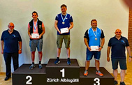 Ein Bild, das Sport, Spiel, Mann, Gruppe enthlt.

Automatisch generierte Beschreibung